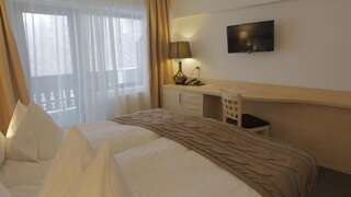 Отель Hotel Pestera Cota 1610 Синая Двухместный номер с 1 кроватью или 2 отдельными кроватями-5