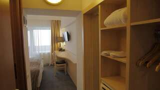 Отель Hotel Pestera Cota 1610 Синая Двухместный номер с 1 кроватью или 2 отдельными кроватями-6