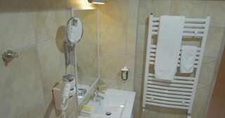 Отель Hotel Pestera Cota 1610 Синая Двухместный номер с 1 кроватью или 2 отдельными кроватями-7